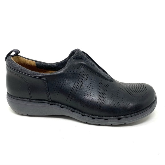 Clarks Un Spirit black slip on shoes WIDE - Picture 1 of 9